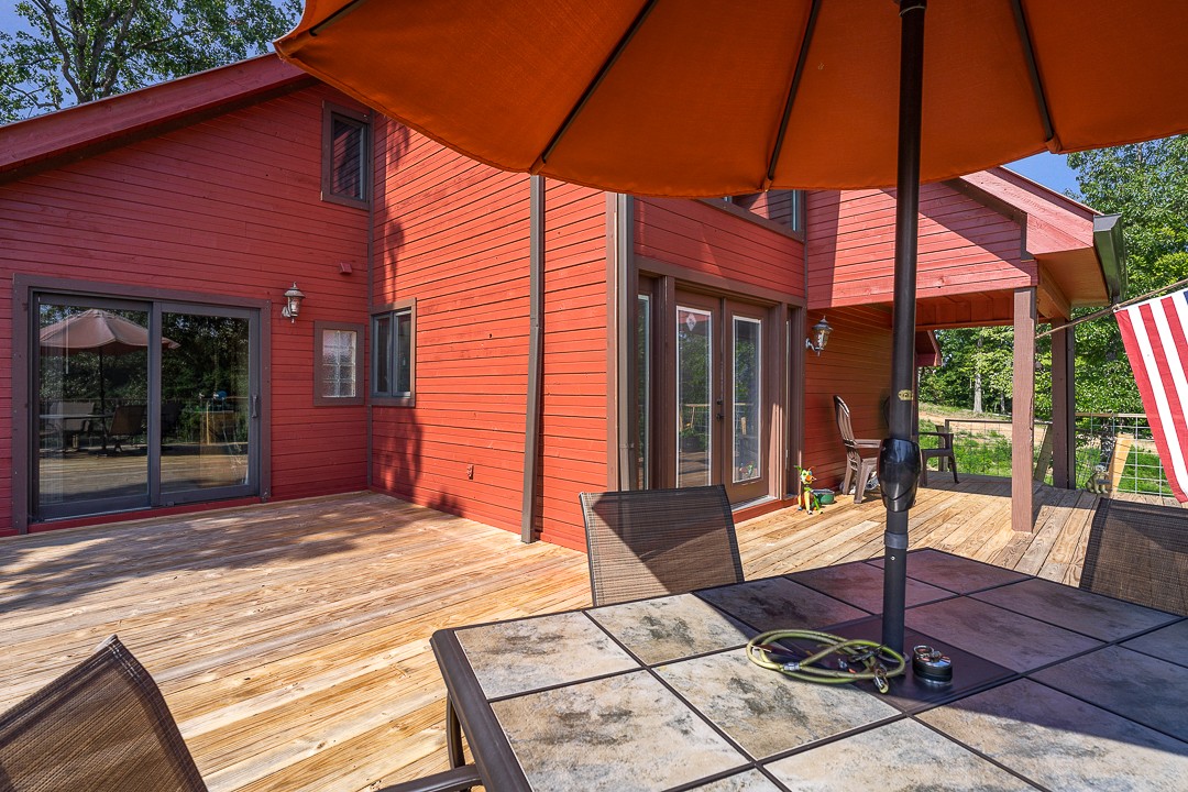 2711 Sullivan Knowles Road Sparta, TN 38583 - Photo 4 of 42 a backyard of a house with seating space