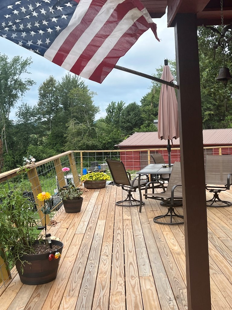2711 Sullivan Knowles Road Sparta, TN 38583 - Photo 5 of 42 a view of balcony with wooden floor and outdoor seating