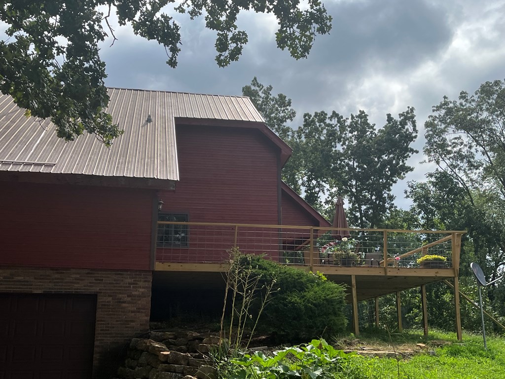 2711 Sullivan Knowles Road Sparta, TN 38583 - Photo 8 of 42 a backyard of a house with lots of green space
