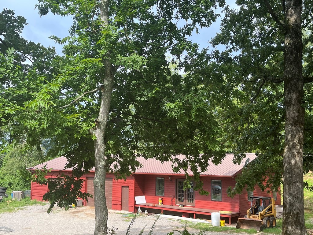 2711 Sullivan Knowles Road Sparta, TN 38583 - Photo 9 of 42 a front view of a building with trees