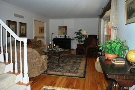 35998 Charter Crest Road Farmington, MI 48335 - Photo 6 of 15 Living Room