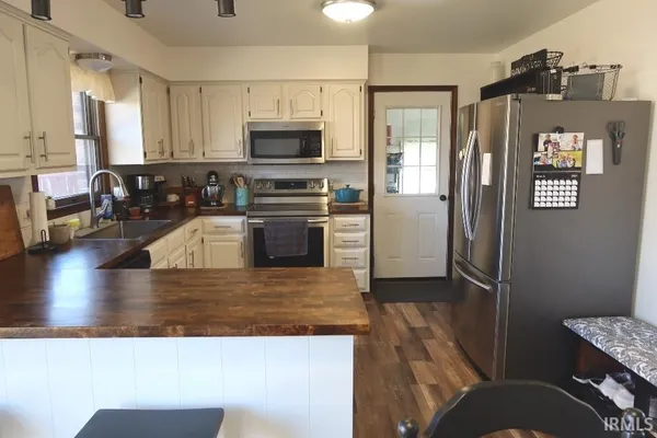 $214,900 | 826 Steam Mill Street, New Harmony, IN 47631