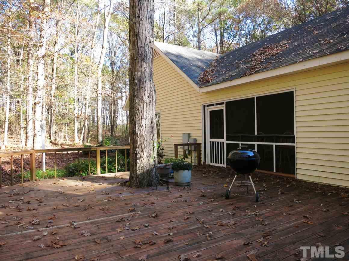 4300 Quarry Road Zebulon, NC 27597 - Photo 22 of 25 a backyard of a house with table and chairs