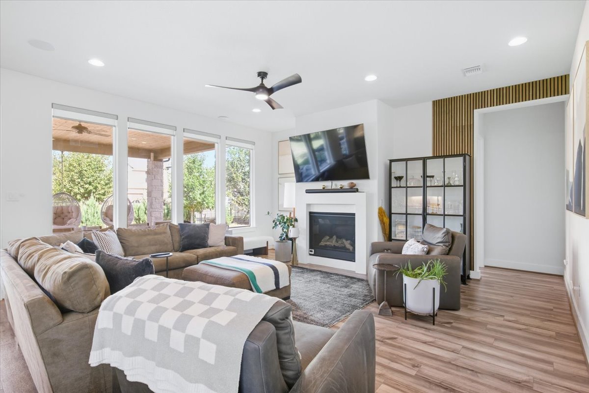 610 Arundel Road Lakeway, TX 78738 - Photo 10 of 40 Gallery Image 10