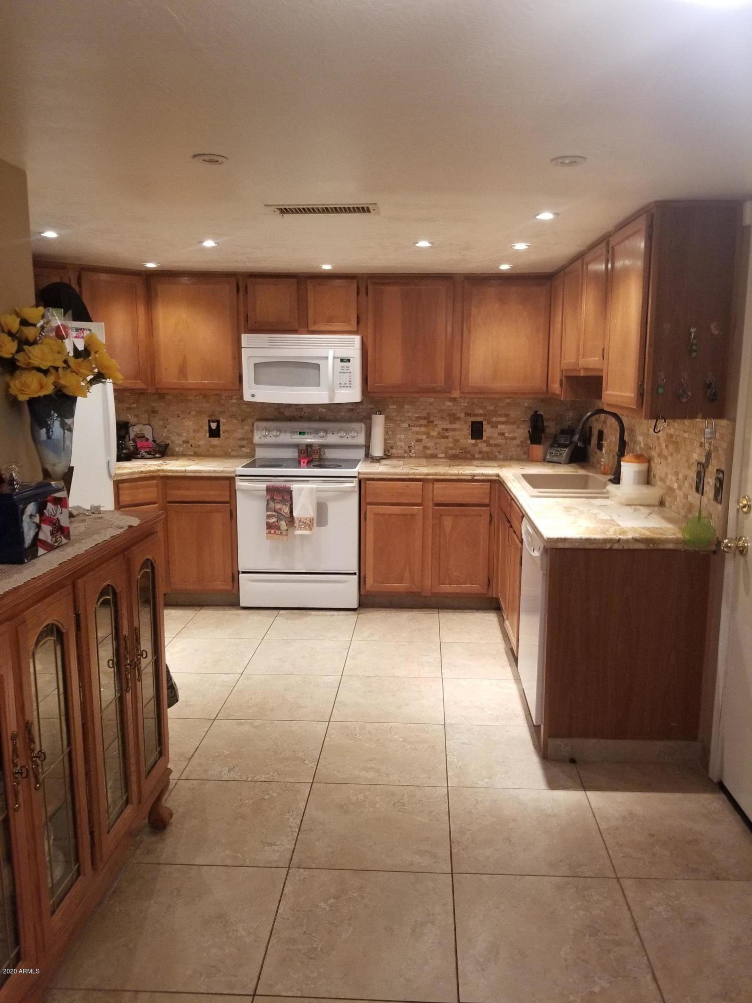 4226 West Calavar Road Phoenix, AZ 85053 - Photo 8 of 18 20200714_153426