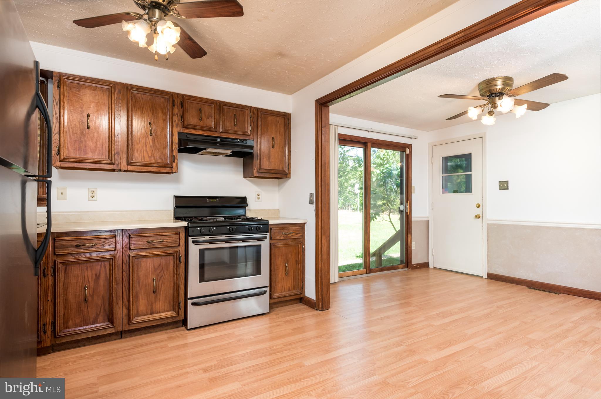 9554 Meetze Road Midland, VA 22728 - Photo 12 of 39 Lots of room to entertain