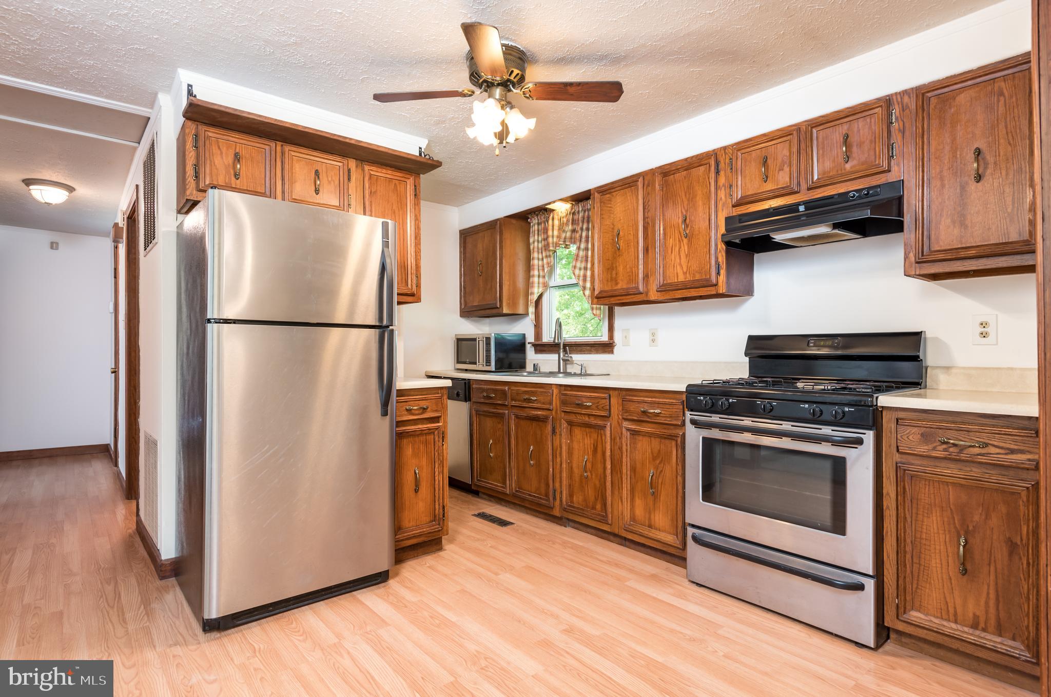 9554 Meetze Road Midland, VA 22728 - Photo 13 of 39 Plenty of Room for holiday cooking & entertaining