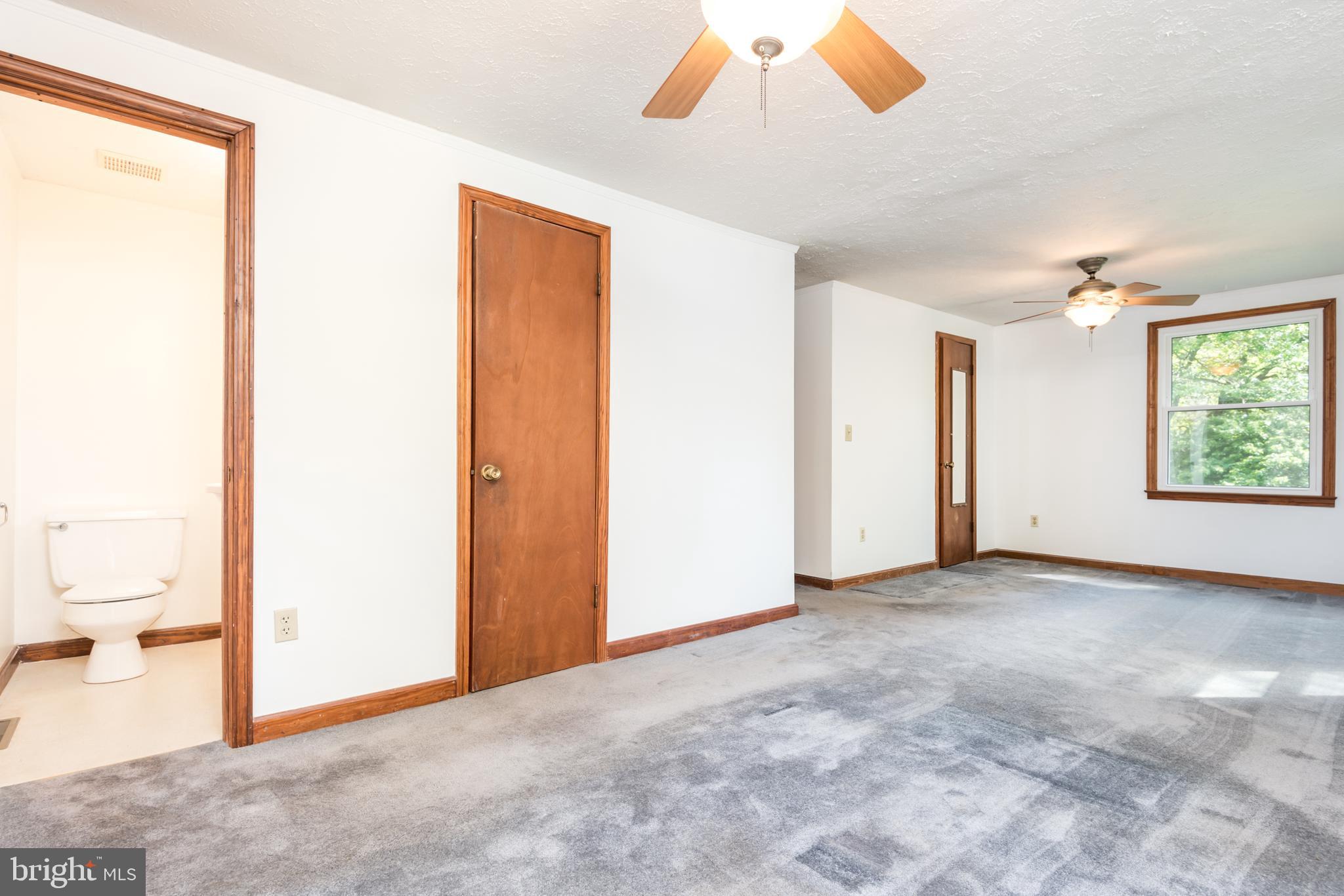 9554 Meetze Road Midland, VA 22728 - Photo 19 of 39 Large Master Suite w full Bath