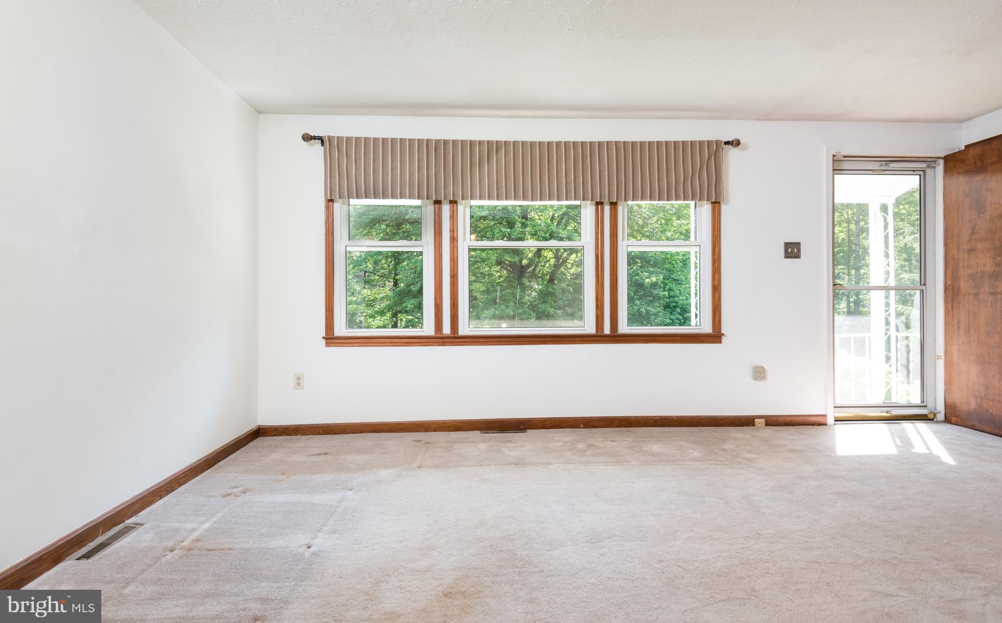 9554 Meetze Road Midland, VA 22728 - Photo 6 of 39 Family room overlooks large private front yard.