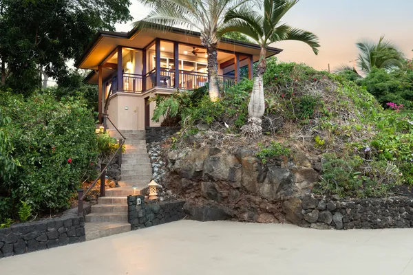 $3,200,000 | 75-6183 Akoa Place, Kailua-Kona, HI 96740