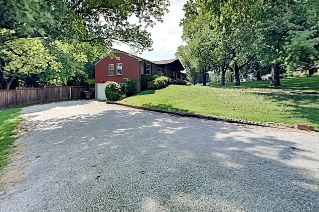 $2,595 | 534 Whispering Hills Drive, Nashville, TN 37211