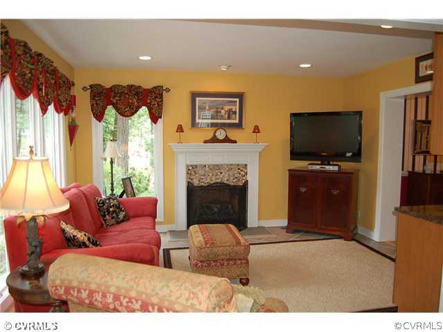 8902 Wishart Road Henrico, VA 23229 - Photo 5 of 12 Den/Family/Great Room