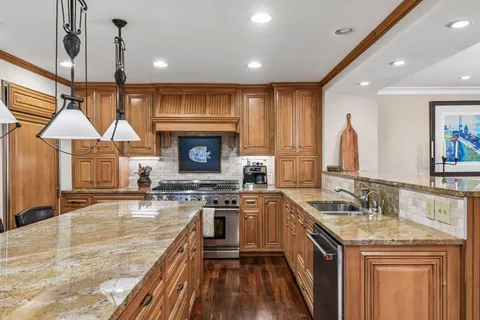 $749,000 | 1140 Hollybrook Drive, Wayzata, MN 55391