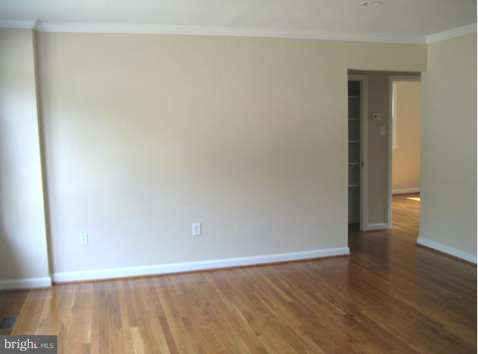 6702 Stanton Road Hyattsville, MD 20784 - Photo 11 of 18 Living Room