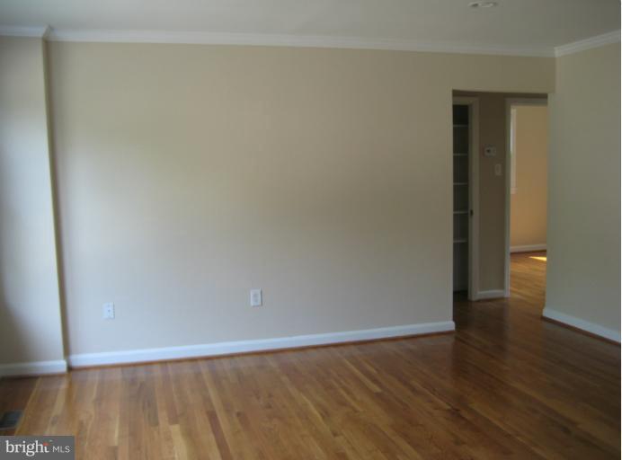 6702 Stanton Road Hyattsville, MD 20784 - Photo 5 of 18 Living Room