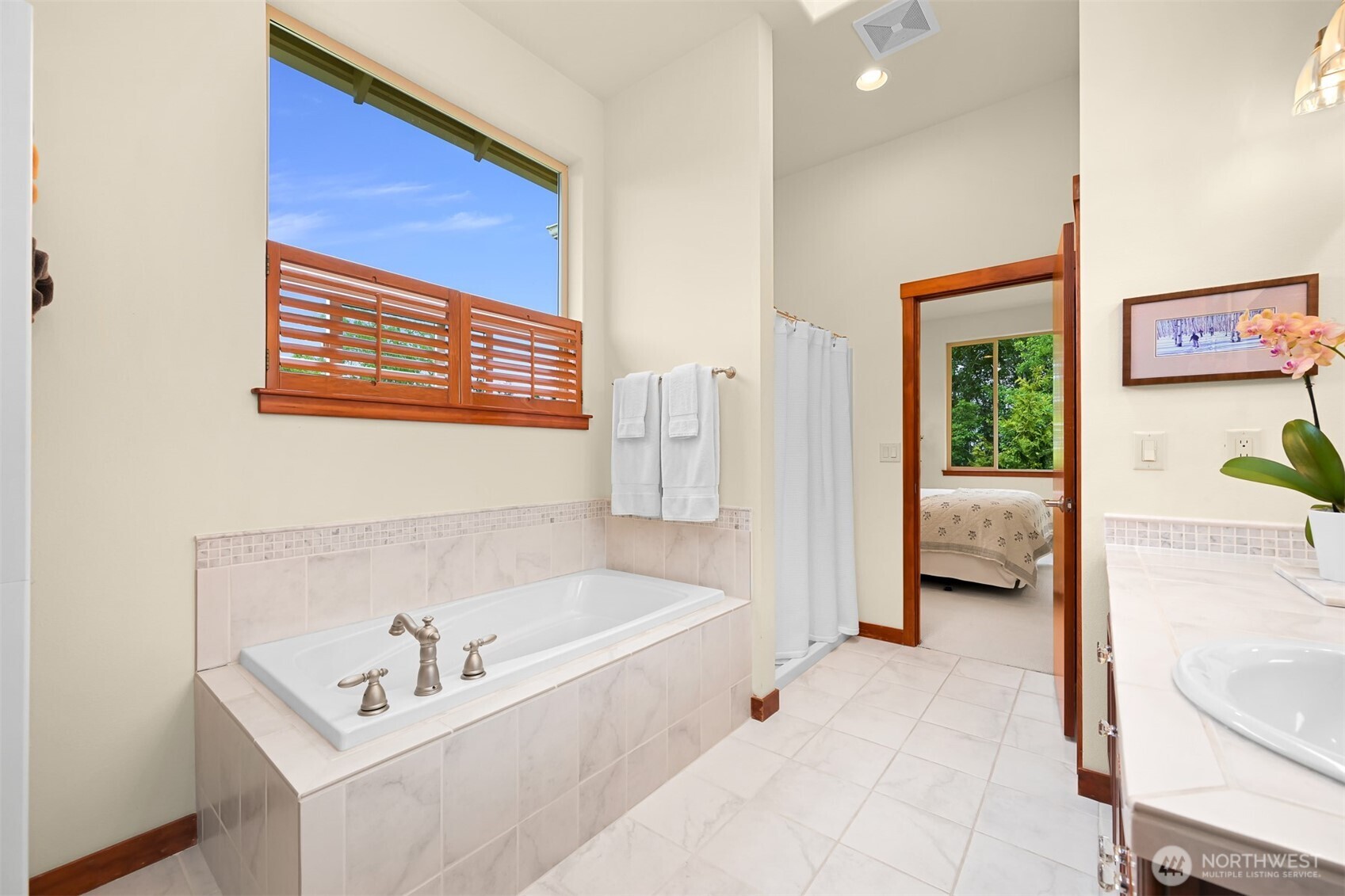 1910 40th Street Bellingham, WA 98229 - Photo 24 of 40 a en suite bathroom with a bathtub and sink