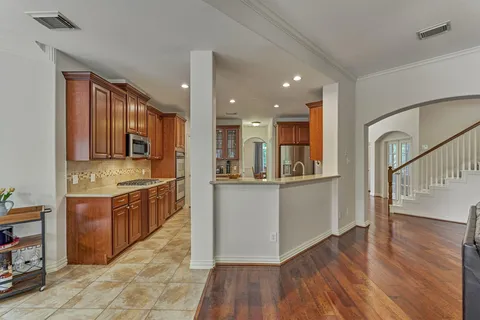 $750,000 | 11 East French Oaks Circle, The Woodlands, TX 77382