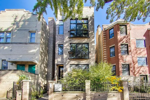 $535,000 | 911 North Wood Street, Unit 2, Chicago, IL 60622