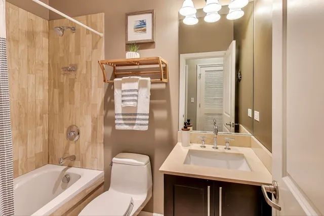 $535,000 | 911 North Wood Street, Unit 2, Chicago, IL 60622