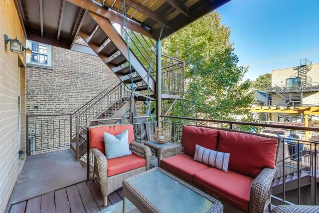 $535,000 | 911 North Wood Street, Unit 2, Chicago, IL 60622