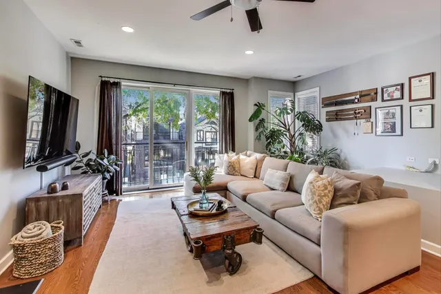 $535,000 | 911 North Wood Street, Unit 2, Chicago, IL 60622