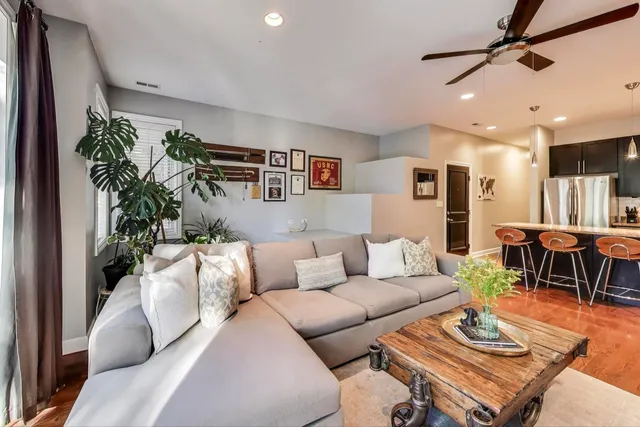 $535,000 | 911 North Wood Street, Unit 2, Chicago, IL 60622