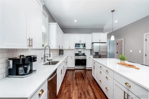 $425,000 | 3433 Texas Avenue, St. Louis, MO 63118