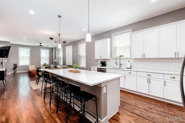 $425,000 | 3433 Texas Avenue, St. Louis, MO 63118