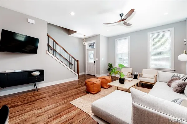 $425,000 | 3433 Texas Avenue, St. Louis, MO 63118