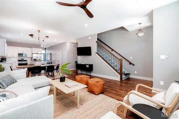 $425,000 | 3433 Texas Avenue, St. Louis, MO 63118