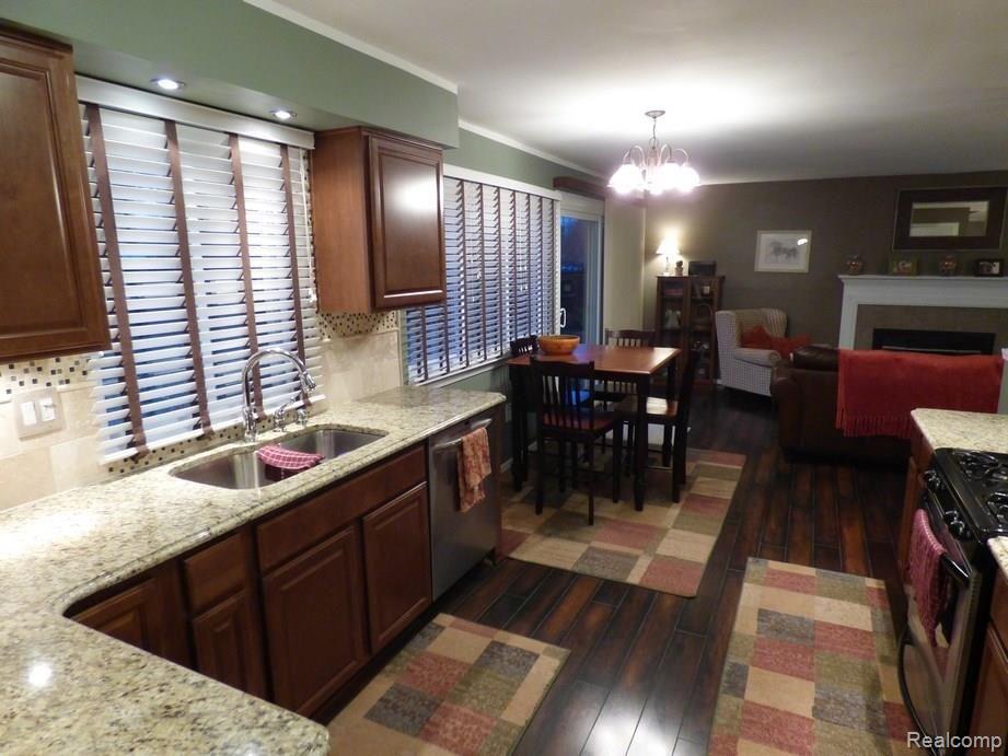 22563 Deerfield Road Novi, MI 48375 - Photo 8 of 44 P1190988.jpg