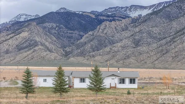 $446,000 | 3530 4050 North, Moore, ID 83255