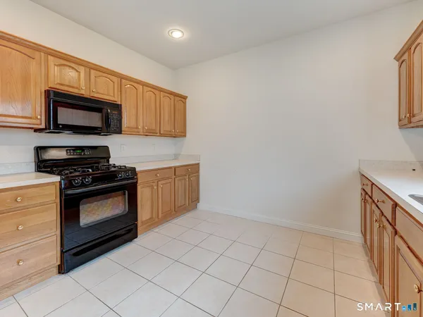 $389,900 | 4 Eleanor St Extension, Unit 4, Vernon, CT 06066