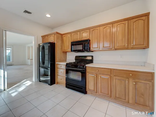 $389,900 | 4 Eleanor St Extension, Unit 4, Vernon, CT 06066