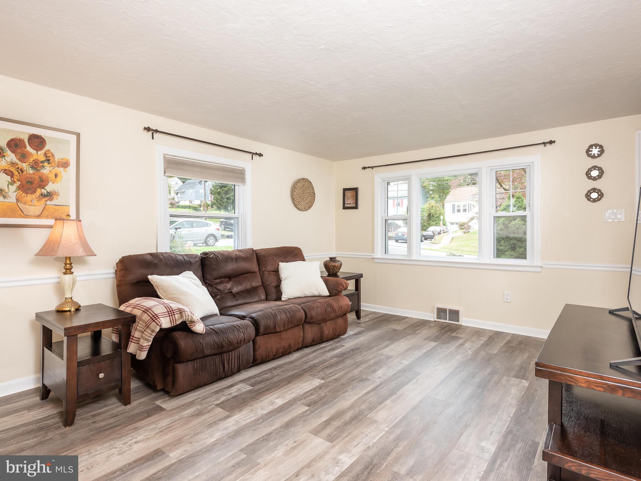 33 Delmont Road Newtown Square, PA 19073 - Photo 2 of 26 Gallery Image 2