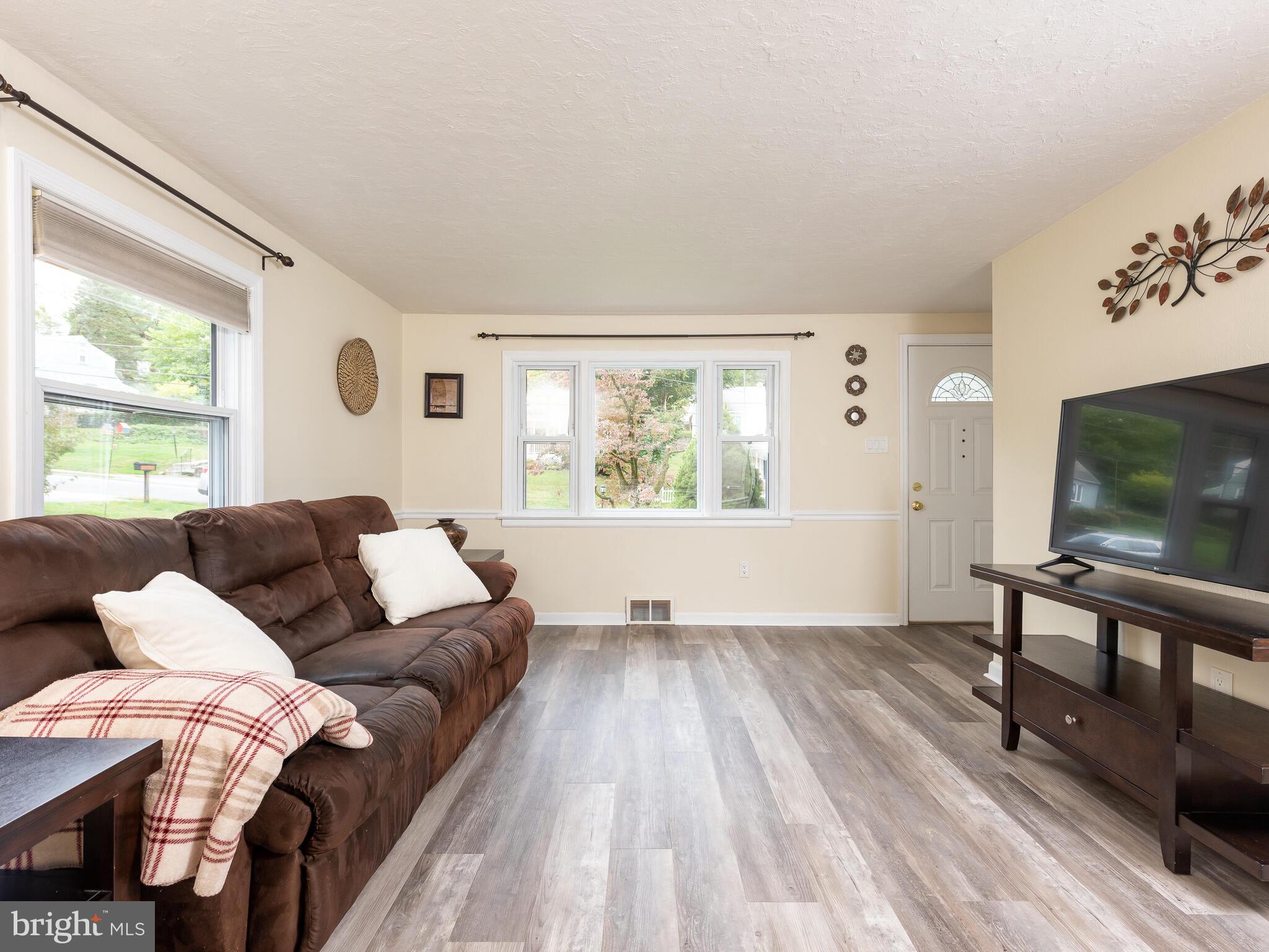 33 Delmont Road Newtown Square, PA 19073 - Photo 4 of 26 Gallery Image 4