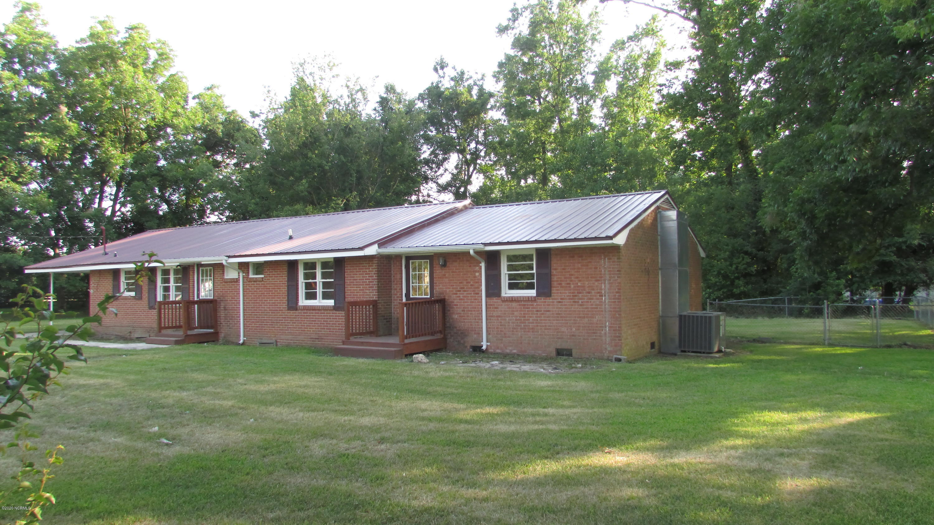 88 Moore Road Clinton, NC 28328 - Photo 3 of 13 IMG_1258