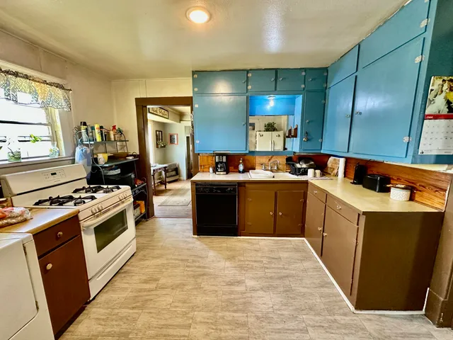 $300,000 | 907 Co Road, Turkey, TX 79261