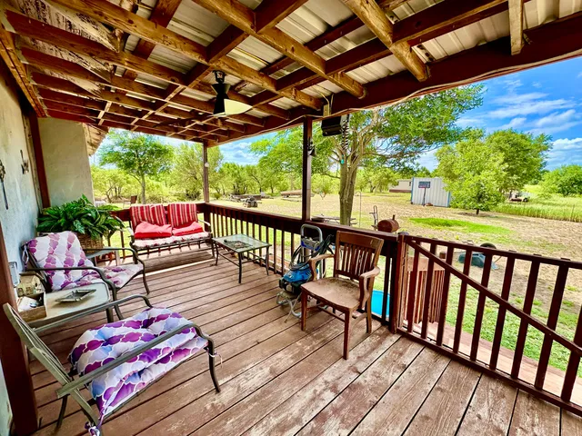 $300,000 | 907 Co Road, Turkey, TX 79261