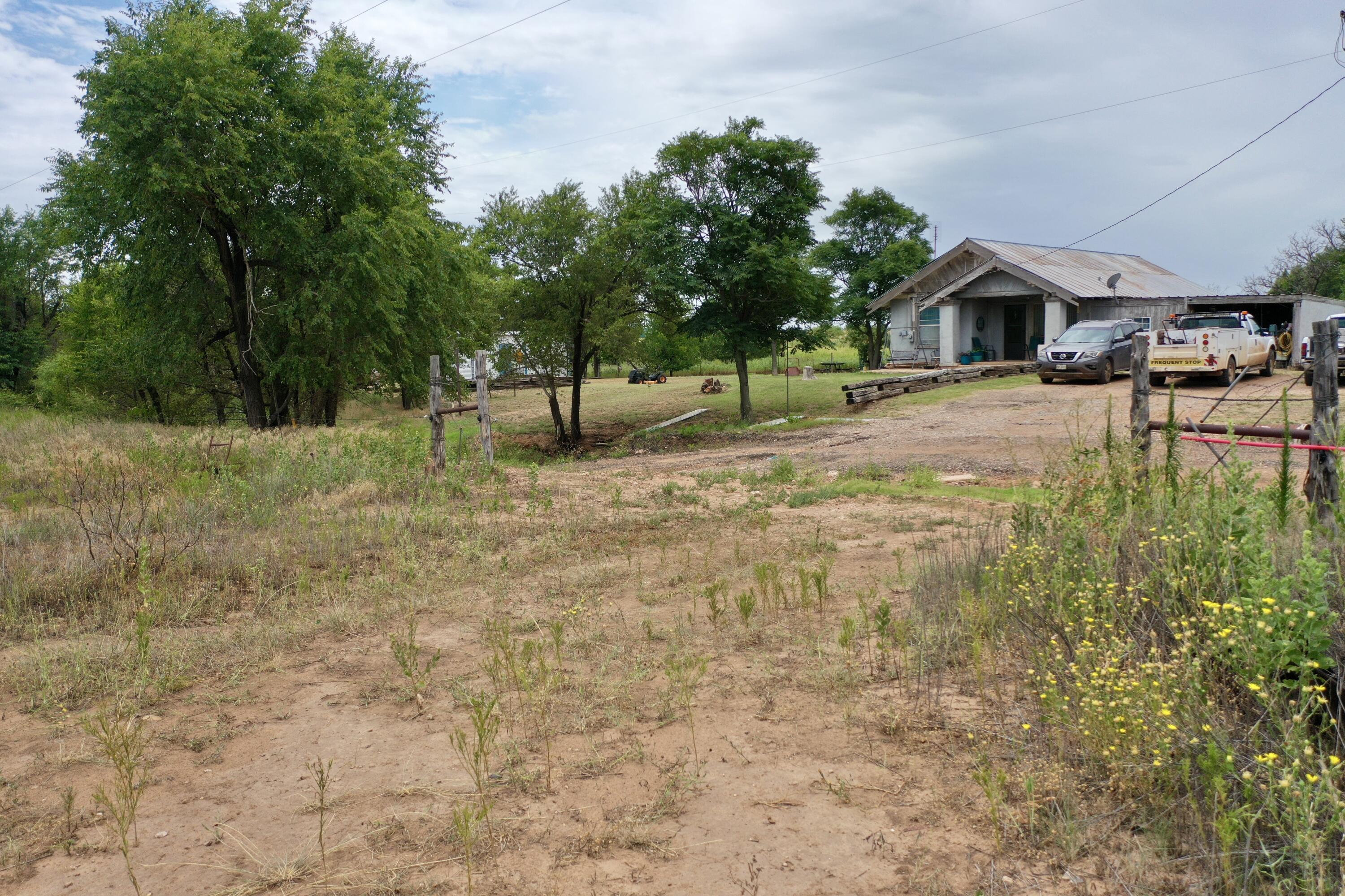 907 Co Road Turkey, TX 79261 - Photo 6 of 24 a backyard of a house with table and chairs
