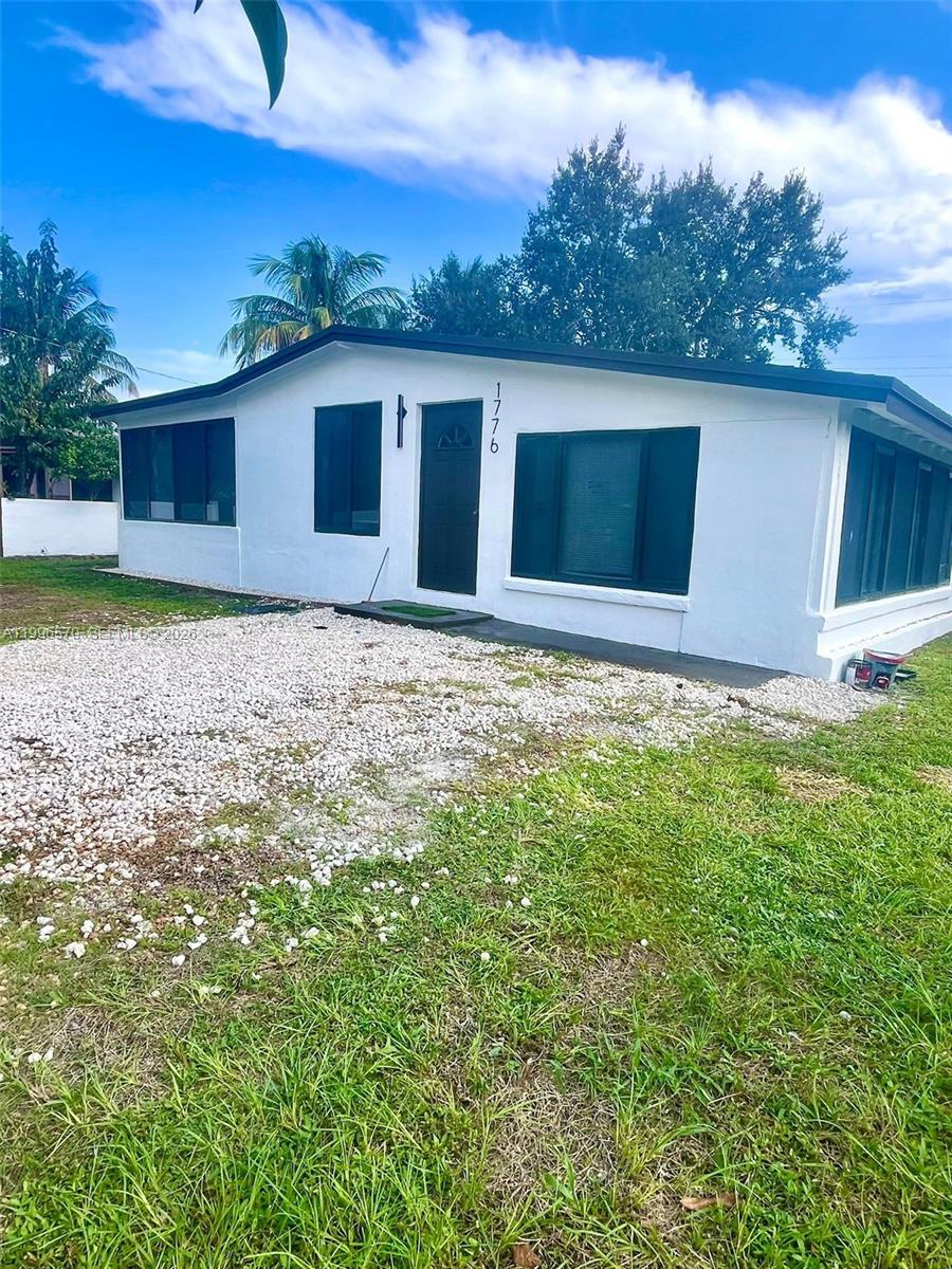 1776 Northeast 178th Street Miami, FL 33162 - Photo 18 of 18