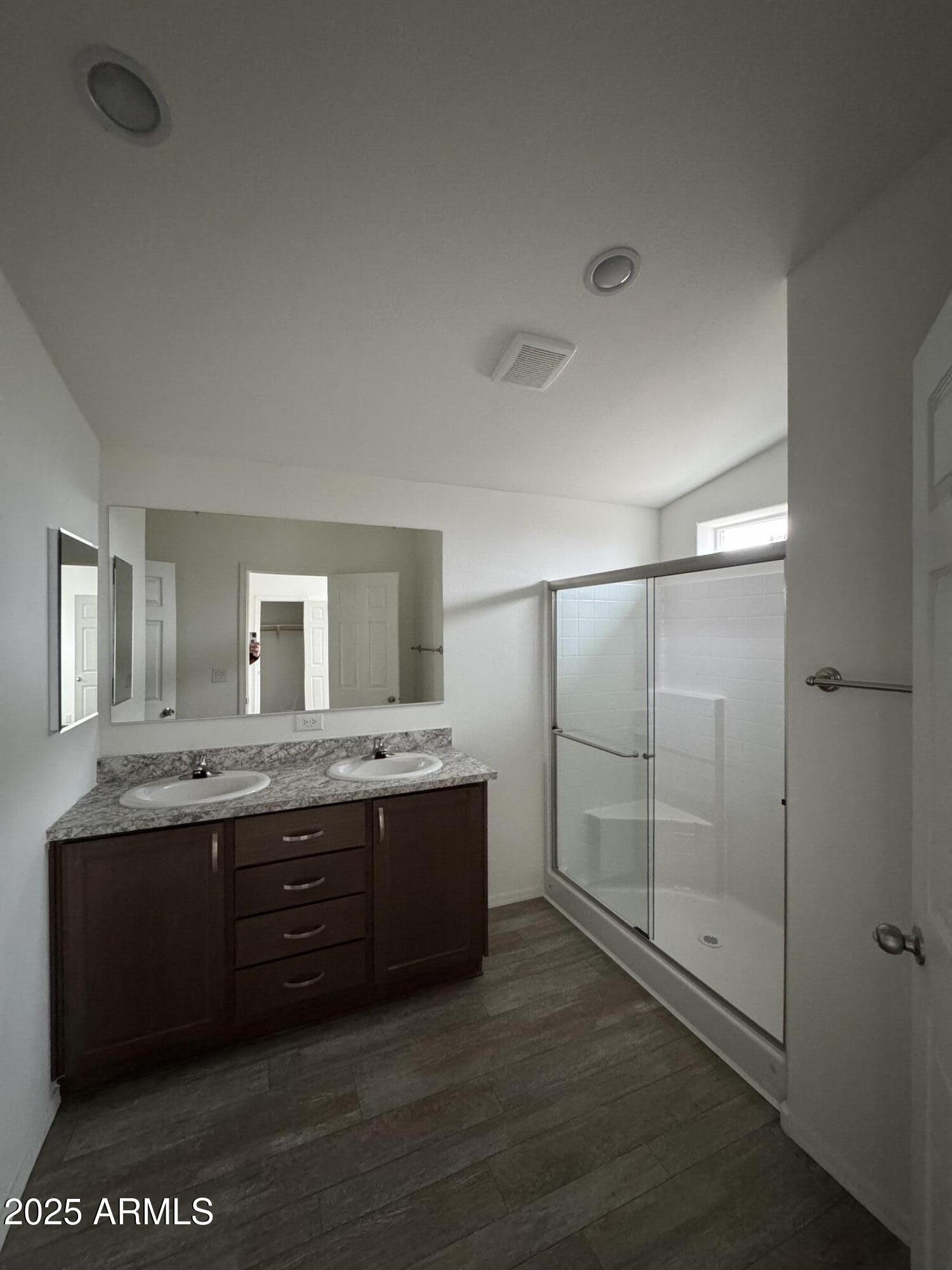 4992 East Goss Road Rimrock, AZ 86335 - Photo 5 of 12 Master bath shower