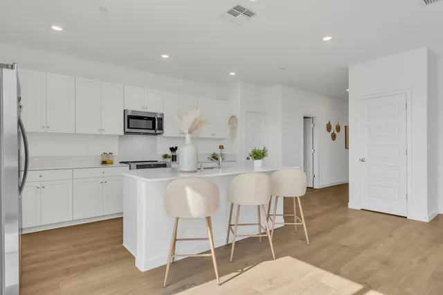 $670,000 | 8543 Anker Way, Elk Grove, CA 95757