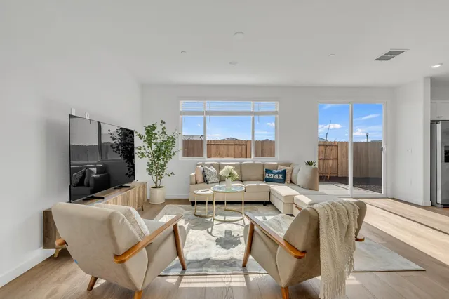 $670,000 | 8543 Anker Way, Elk Grove, CA 95757