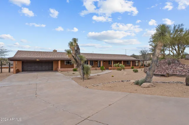$2,100 | 1605 North Little Stonehedge Ranch Road, Wickenburg, AZ 85390