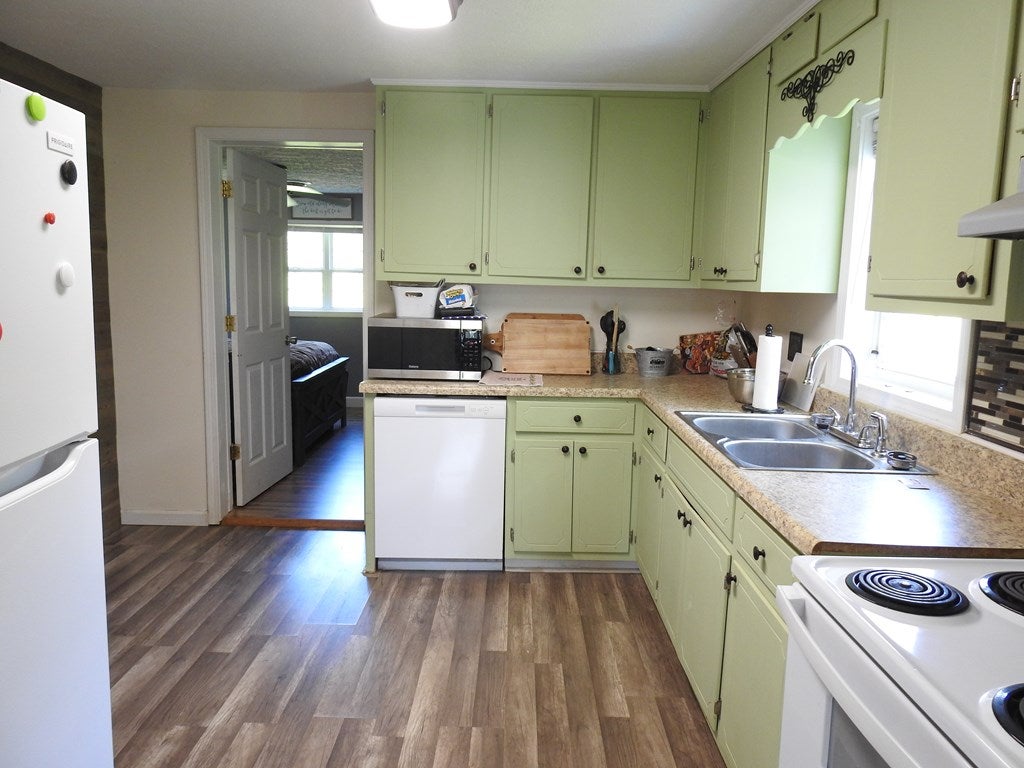 4221 Glendale Road Galax, VA 24333 - Photo 10 of 19 Gallery Image 10
