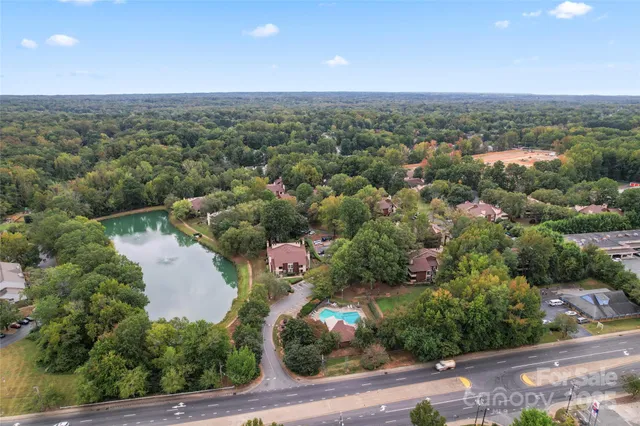 an aerial view of lake residential house with outdoor space and lake view