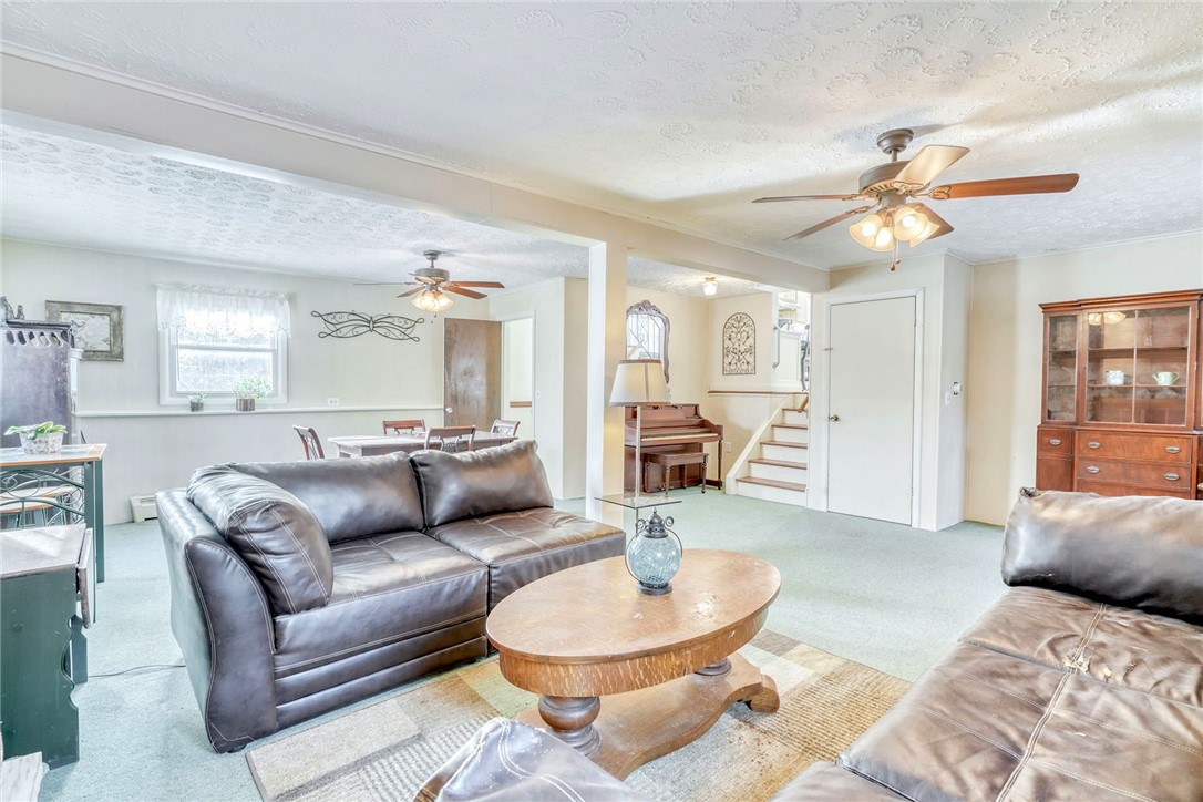 947 Copper Kettle Road Webster, NY 14580 - Photo 18 of 49 Spacious family room