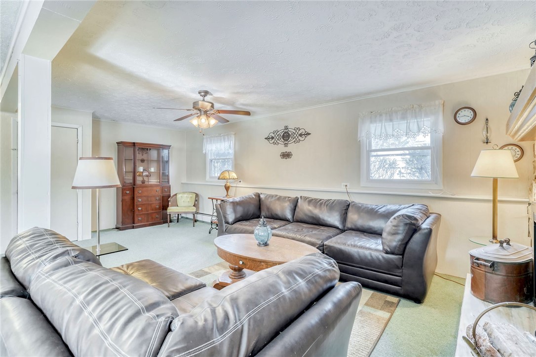 947 Copper Kettle Road Webster, NY 14580 - Photo 19 of 49 Spacious family room