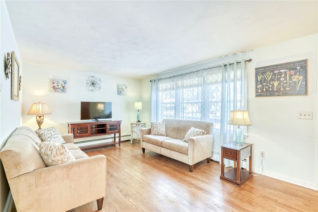 947 Copper Kettle Road Webster, NY 14580 - Photo 4 of 49 Living Room